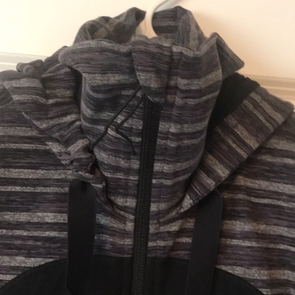 Long lululemon zip up hoodie - Picture 2 of 5